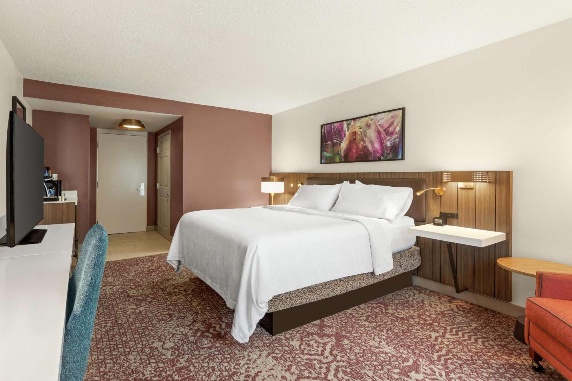 King Room with Tub - Mobility and Hearing Access,1551969652:JPEG